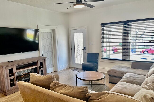 Sala de estar del nivel principal - 1540 N 10th St