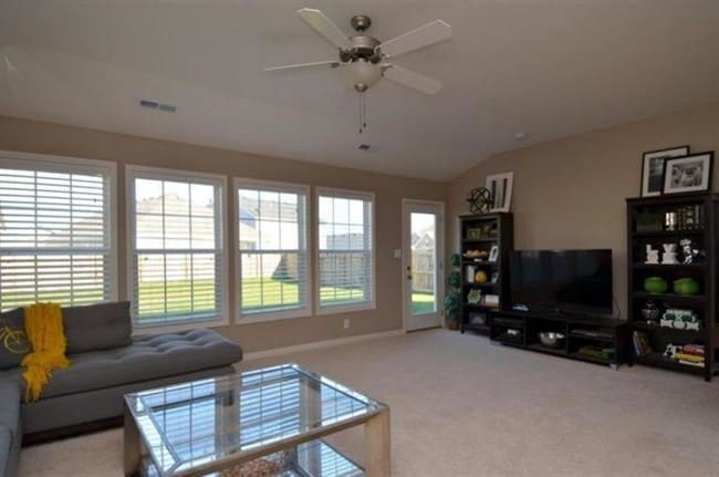 Building Photo - 872 Sugarbush Trail