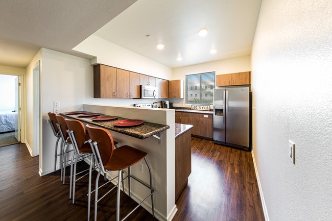 Building Photo - Cerca Student Housing