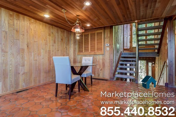 Foto del edificio - 9858 NE Lafayette Ave