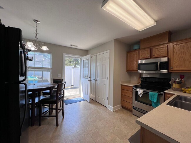 Foto del edificio - Fantastic 2 bedroom 2 bath townhome