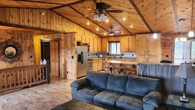 Building Photo - 1313 W Rim Dr
