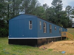 Building Photo - 685 Julia St