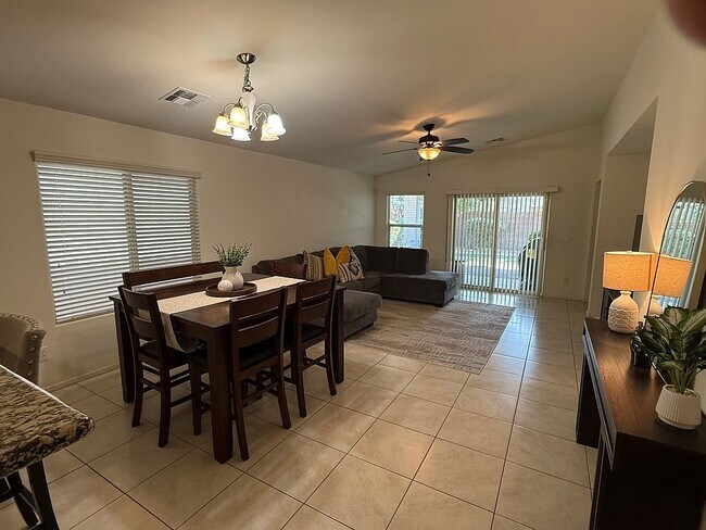 Foto del edificio - 2233 E Stacey Rd