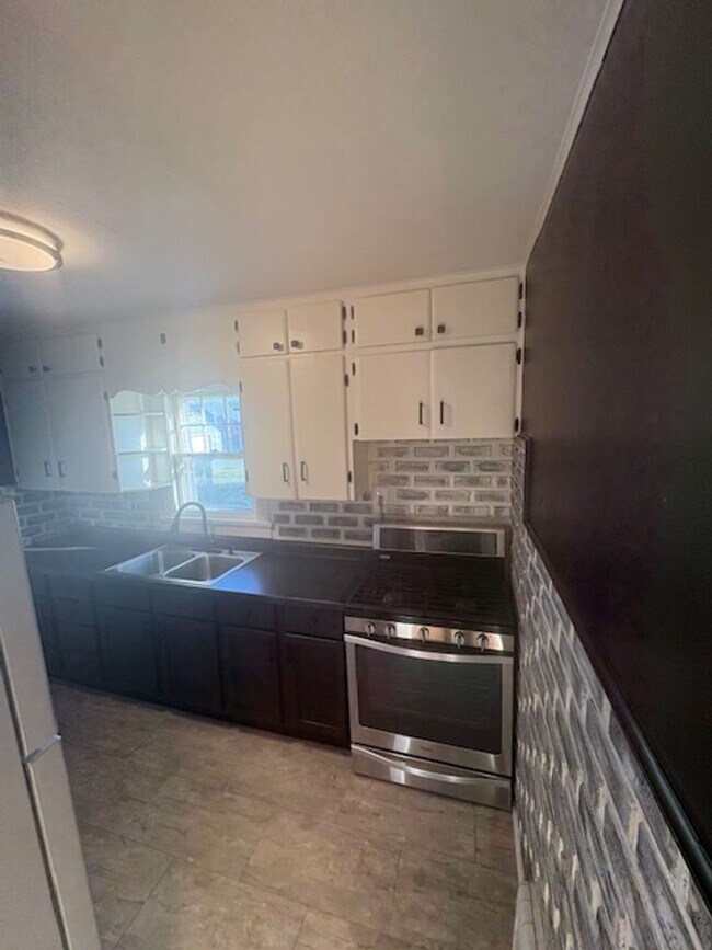 Foto del edificio - House for Rent - Spacious 4 bed home with ...
