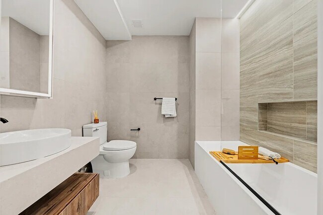 Foto del edificio - 313 E 17th St