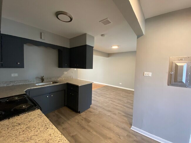 Building Photo - 3125 W 79th St