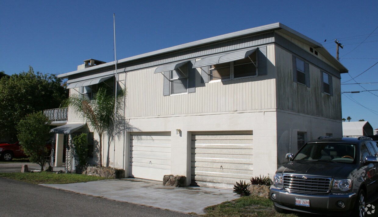 Building Photo - Lone Oak Park Lone Oak Park Lone Oak Park
