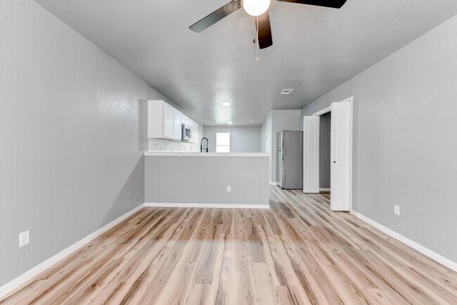 Foto del edificio - AVAILABLE NOW; APPLY AT OUR WEBSITE TODAY!