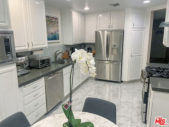 Foto del edificio - 5200 White Oak Ave