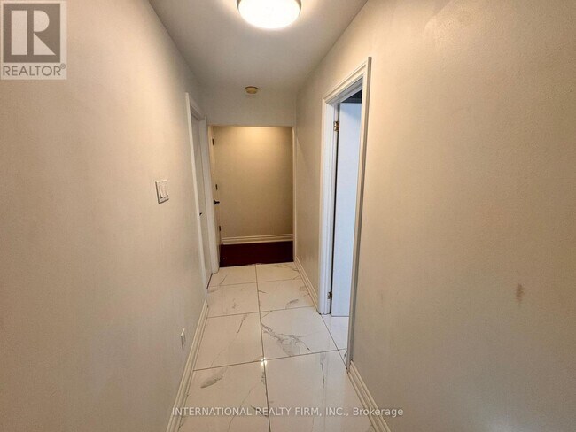 Building Photo - 14 Blue Spruce Ln