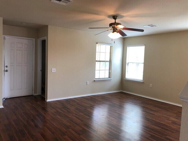 Building Photo - 5211 Viewpoint Dr