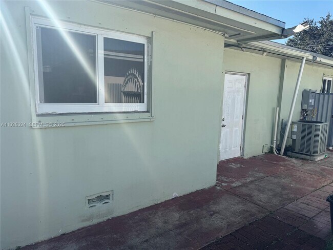 Foto del edificio - 510 NW 76th Ave