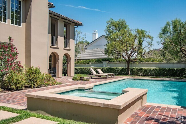Building Photo - 25400 Prado De Las Peras