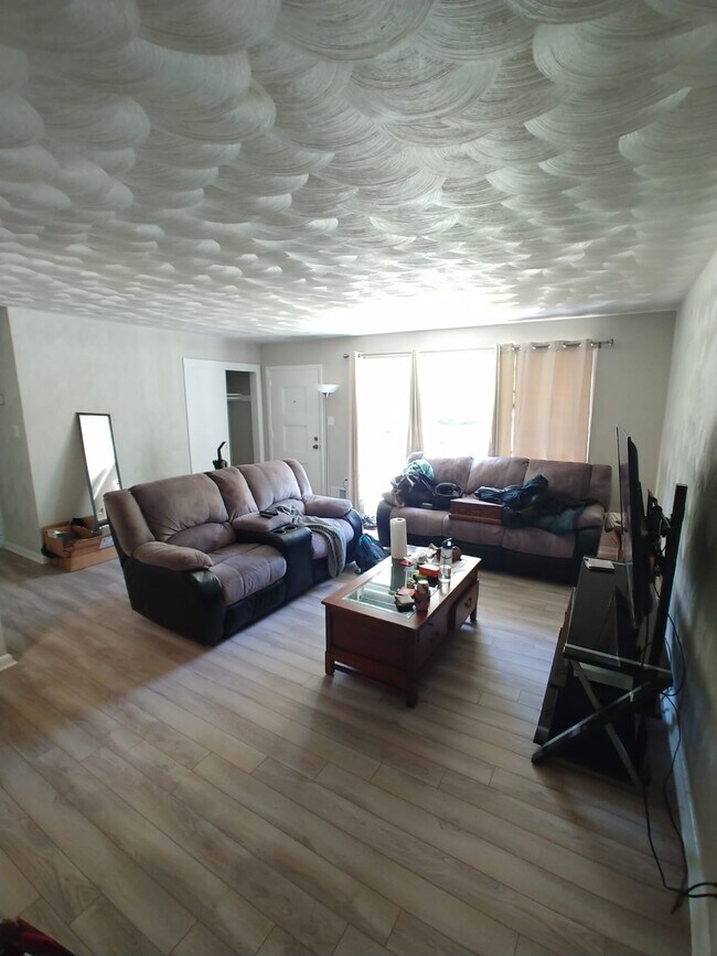 Building Photo - 3742 N Ingleside Dr