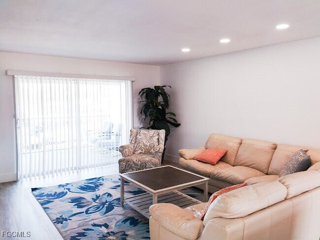 Foto del edificio - 5116 Coronado Pkwy