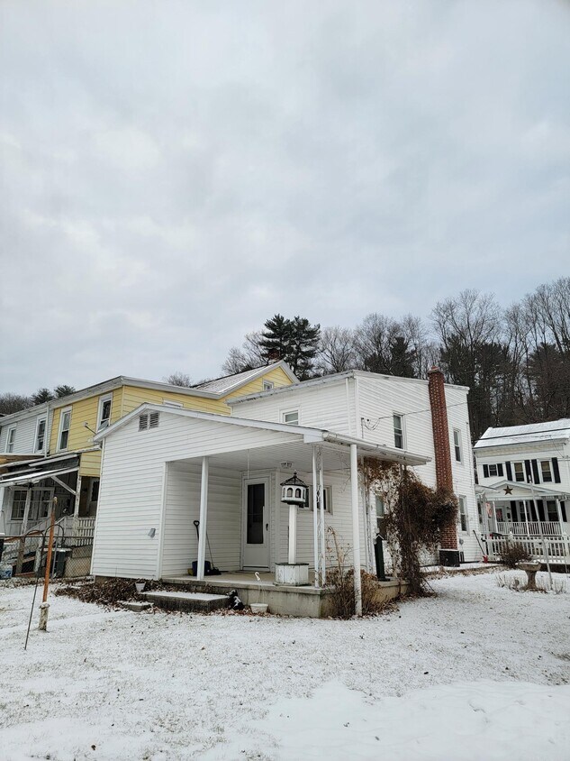 Foto del edificio - 213 W Main St