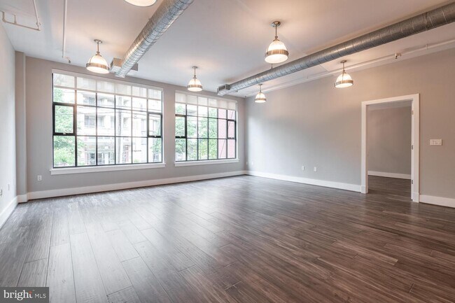 Building Photo - 1600 Clarendon Blvd