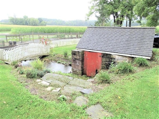 Building Photo - 2 Ridge Ln