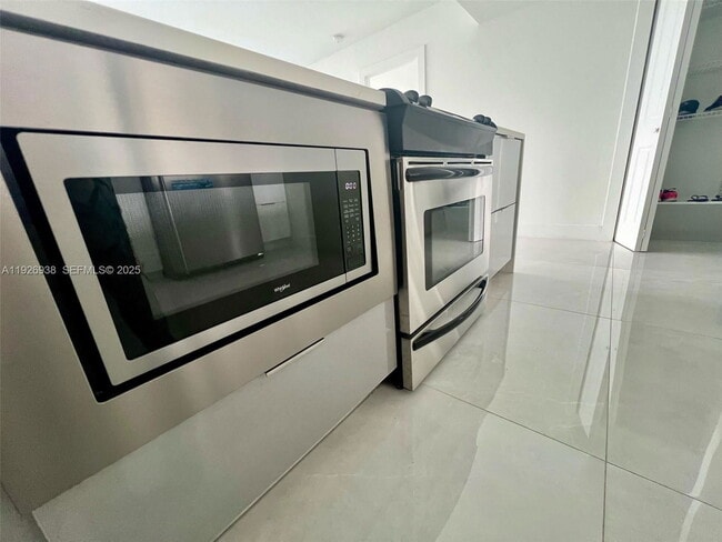 Building Photo - 11930 N Bayshore Dr