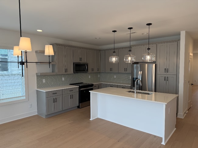 Foto del edificio - 5045 Lundy Dr