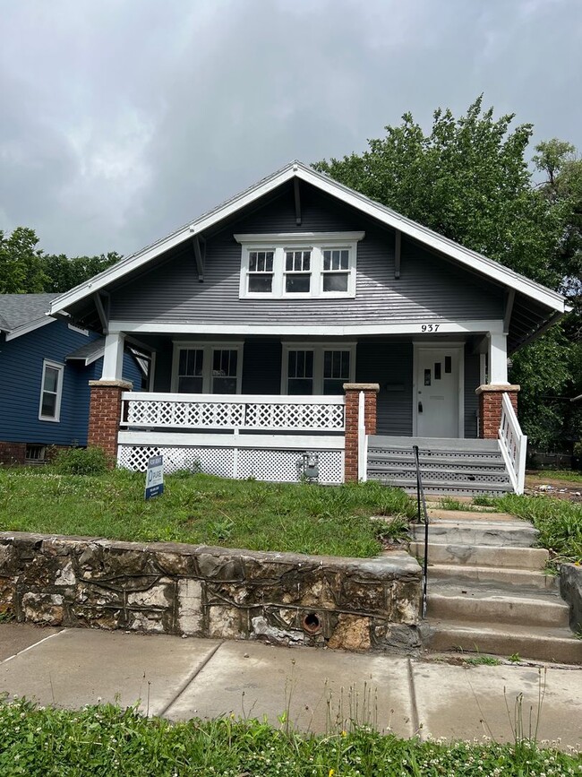 Building Photo - Charming 3-Bedroom/ 1 Bathroom house located in the heart of Topeka