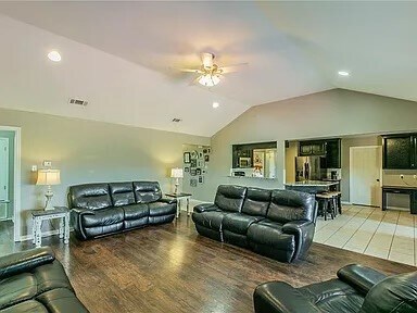 Foto del edificio - 1312 N Rock Creek Rd
