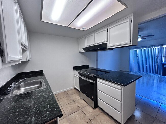 Foto del edificio - 6864-6866 Trovita Way