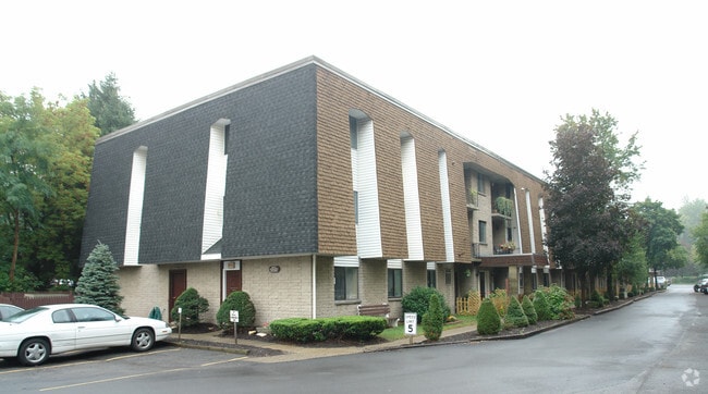 Building Photo - Esquire Village