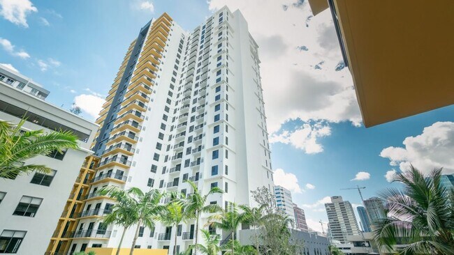 Foto del edificio - 121 NE 3rd St