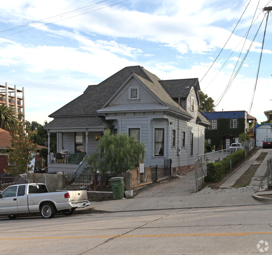 Primary Photo - 1116 1/2 Marion Ave