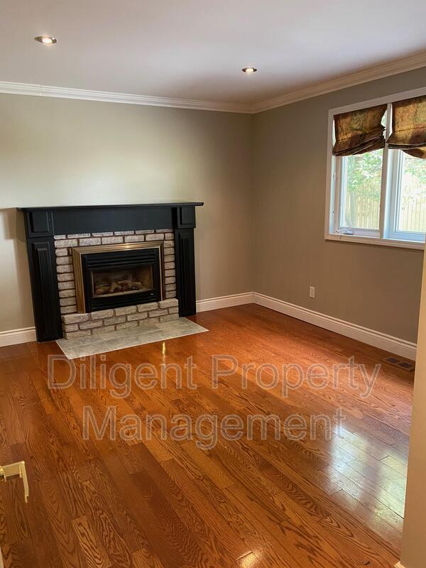 Primary Photo - 1219 Cartier Blvd