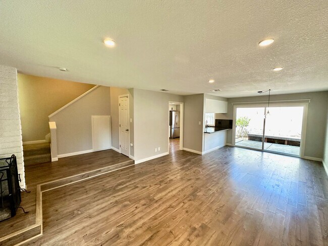 Foto del edificio - REQUEST A SHOWING AT MossglenProperties .c...