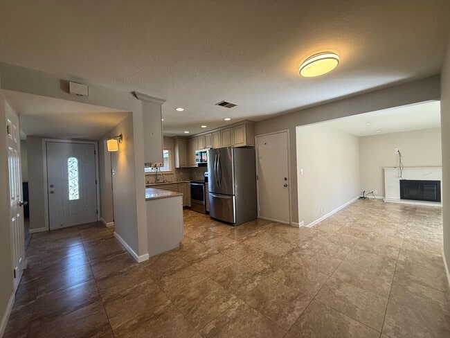 Building Photo - Beautiful updated home, Spectacular backyard, perfect for entertaining with built in bbq and outd...