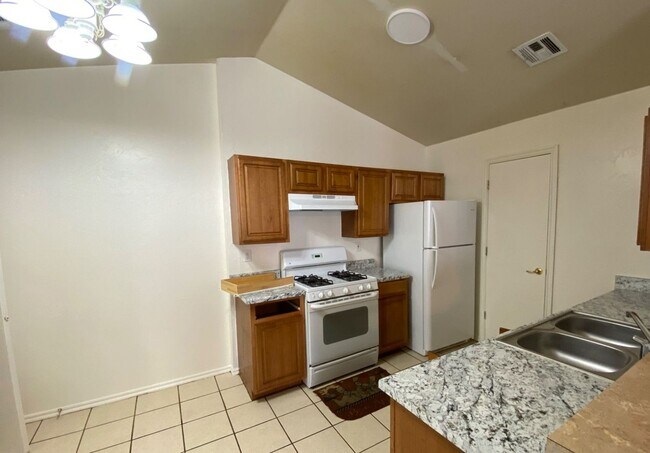 Foto del edificio - 4 bedroom 2 bath - Norman