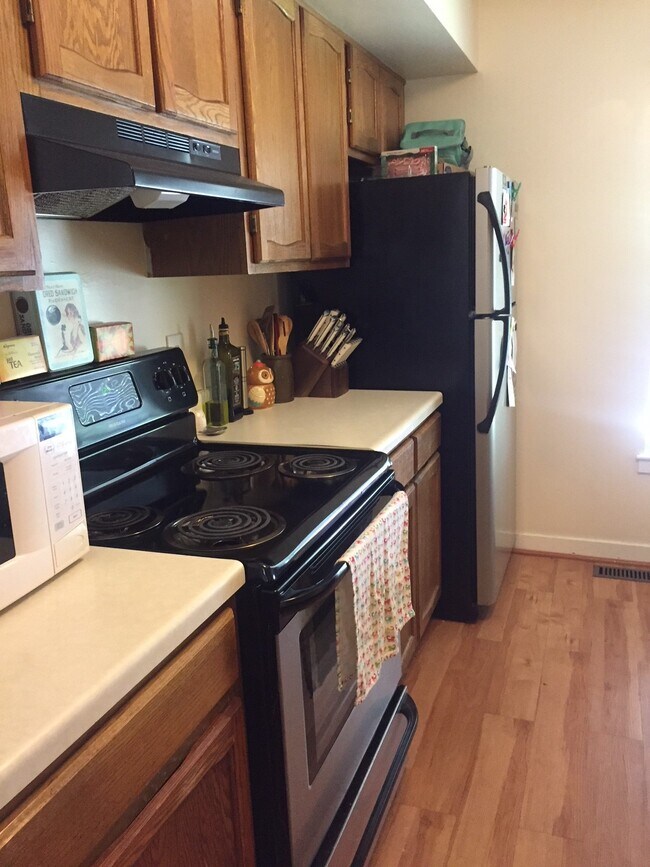 kitchen - 1282 Maple View Dr