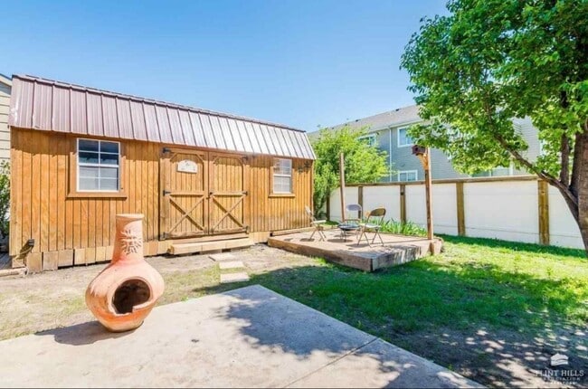 Building Photo - 2708 Donnas Way Cir