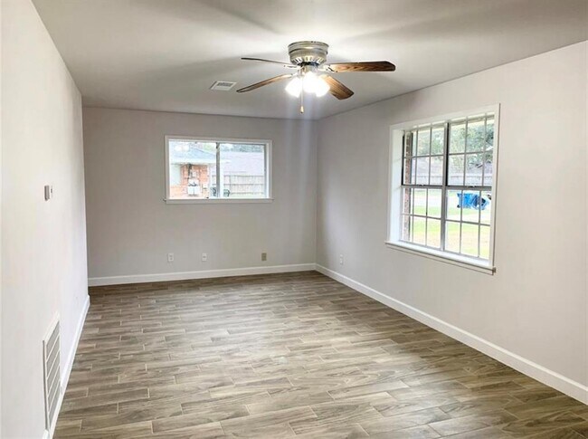 Building Photo - 2403 Leaman Ave