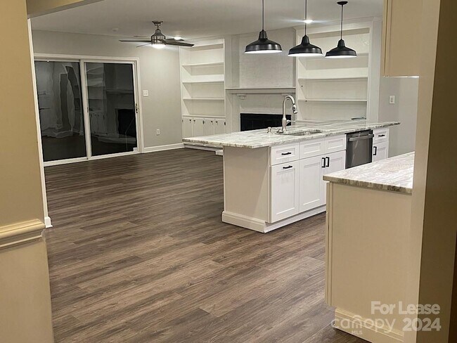Foto del edificio - 4113 Old Stone Rd