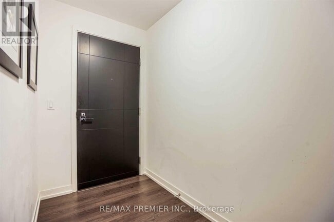 Building Photo - 2603-89-689 Dunfield Ave