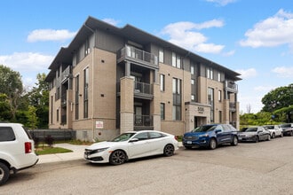Building Photo - 525-555 Recolte Private