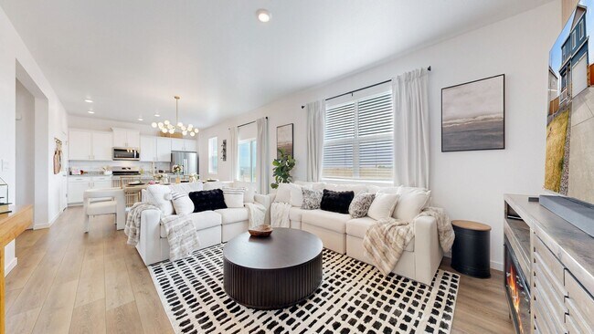 Foto del edificio - Like New Home W/ 3 Bed, Office, & Loft