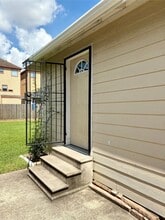 Building Photo - 1126 W 22nd St