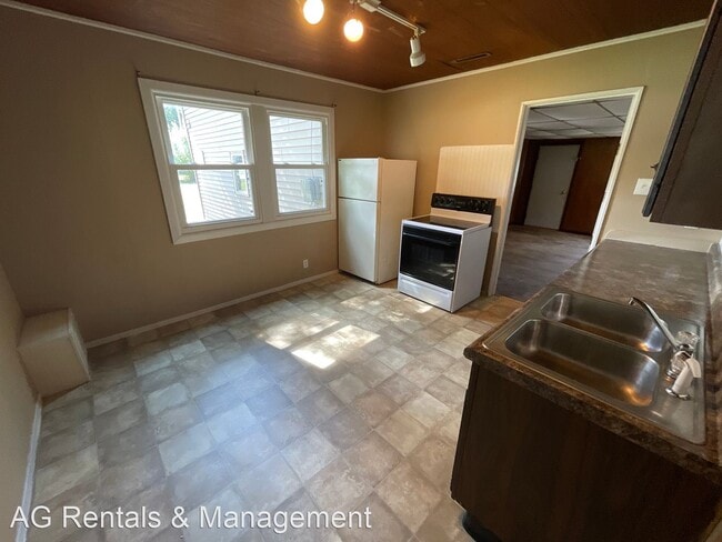 Building Photo - 3 br, 1 bath House - 1730 Scotsdale Dr
