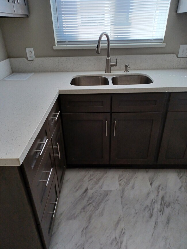 Kitchen - 3716 Carmona Ave