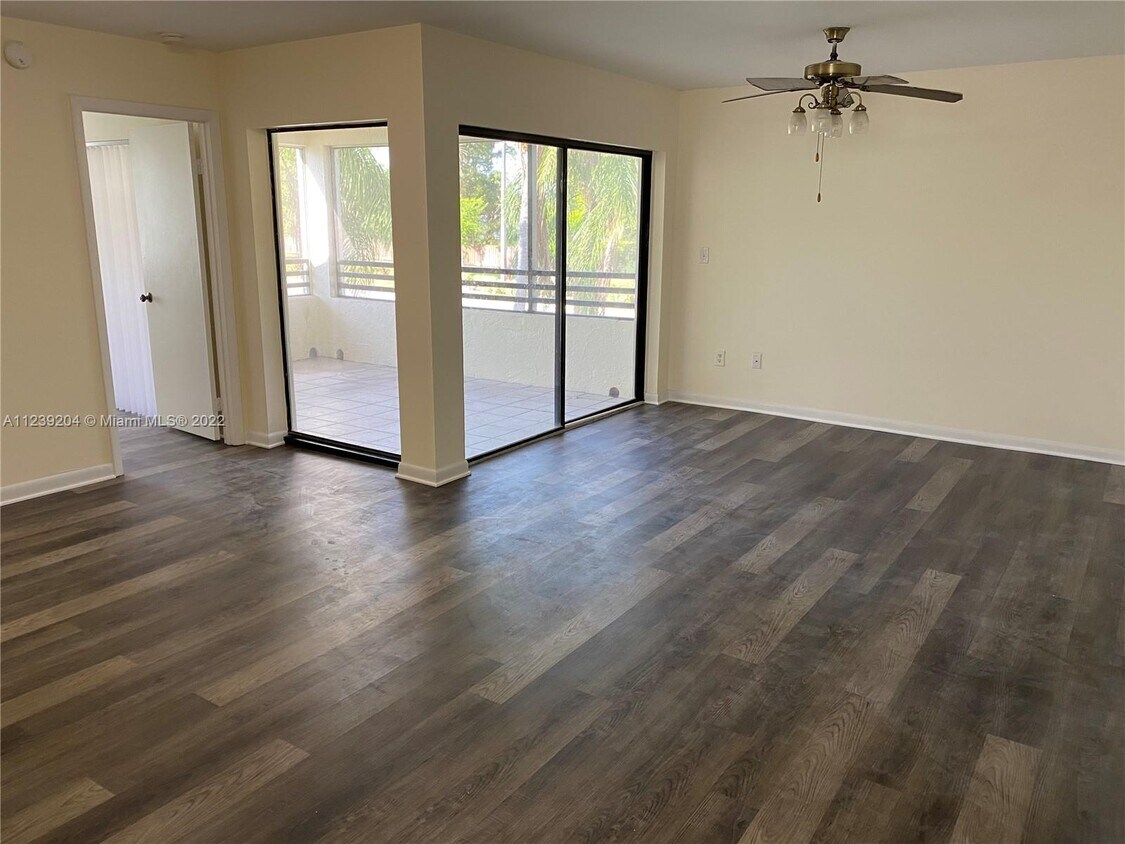 Foto principal - 1240 N Hiatus Rd