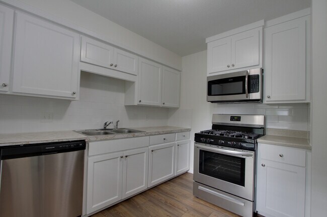 Kitchen - 208 N Florene St