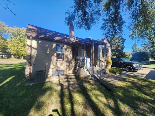 Foto del edificio - Charming 2bd Home in Roseville- Close to E...