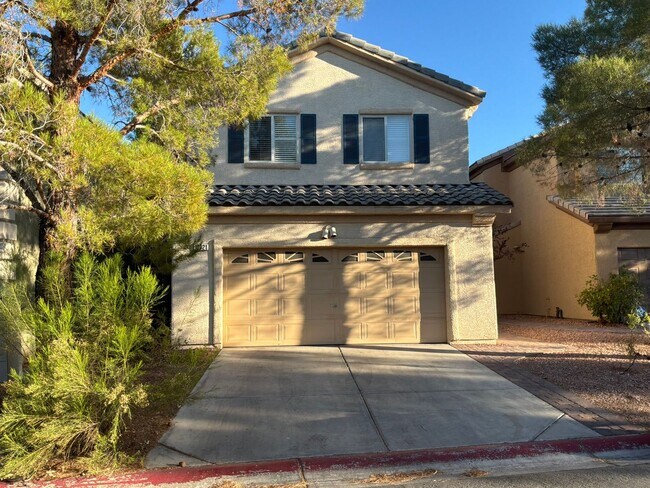 Foto del edificio - 2 story 3 bedrooms 2.5 Bathrooms 2 car finished garage Gated Subdivision