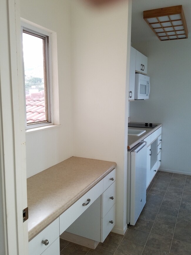 Building Photo - 92-1365 Hauone St